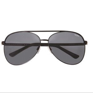 Quay Vivienne sunglasses in black/smoke